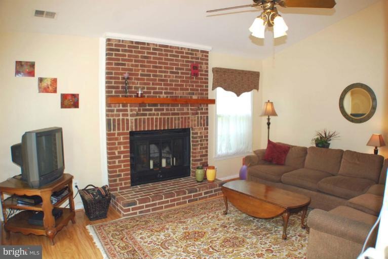 2552 Huntington Dr, Herndon, VA 20171 - photo 1