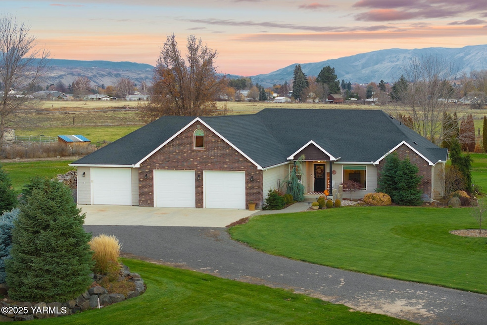 1701 Mapleway Rd, Yakima, WA 98908 - photo 1