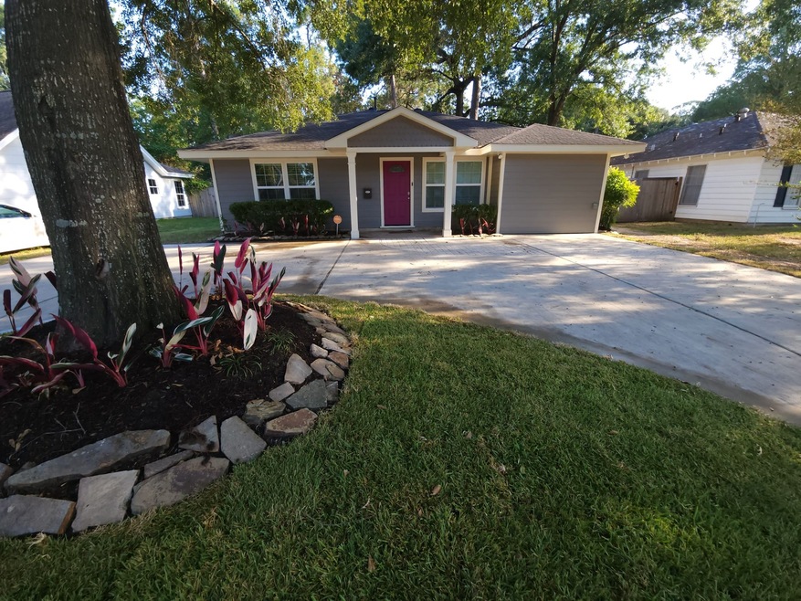 1071 W 43rd St, Houston, TX 77018 - photo 1