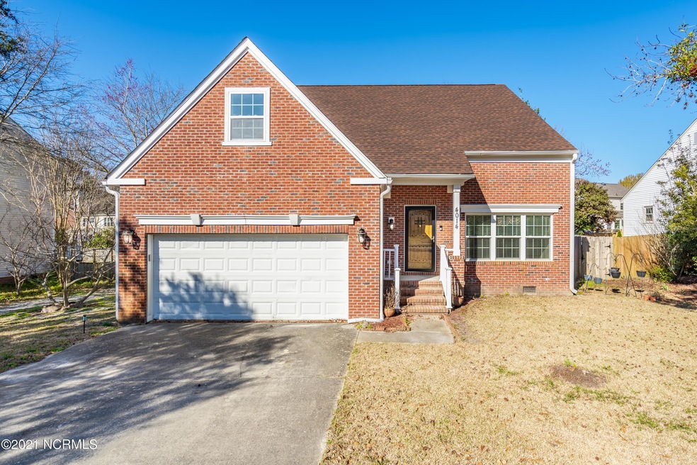 4014 E Bishop Ct