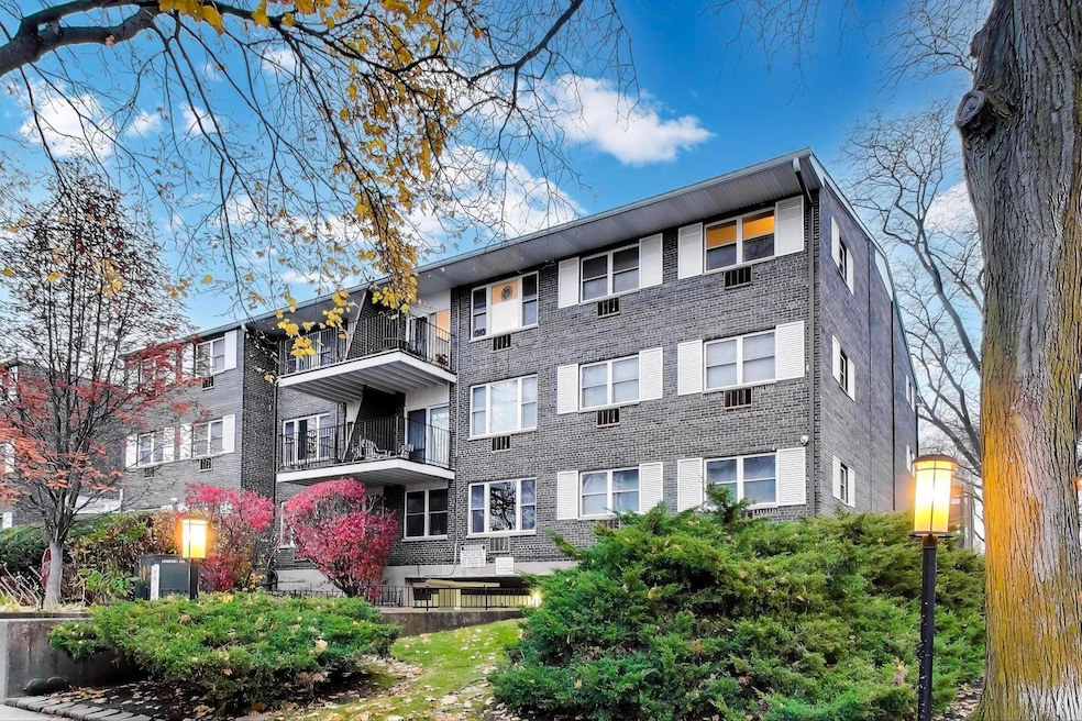 8700 Skokie Blvd unit 3PS, Skokie, IL 60077 - photo 1