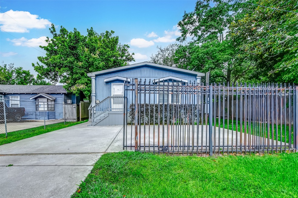 11313 Delman St, Houston, TX 77093 - photo 1