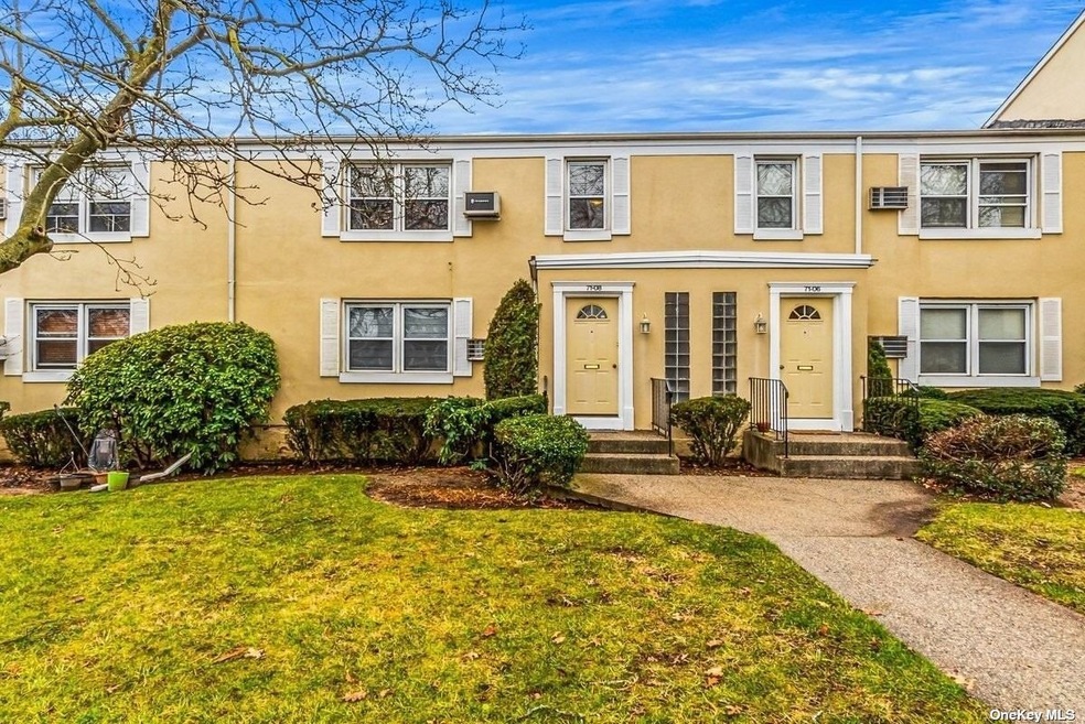 71-8 Little Neck Pkwy unit 136B, Glen Oaks, NY 11004 - photo 1