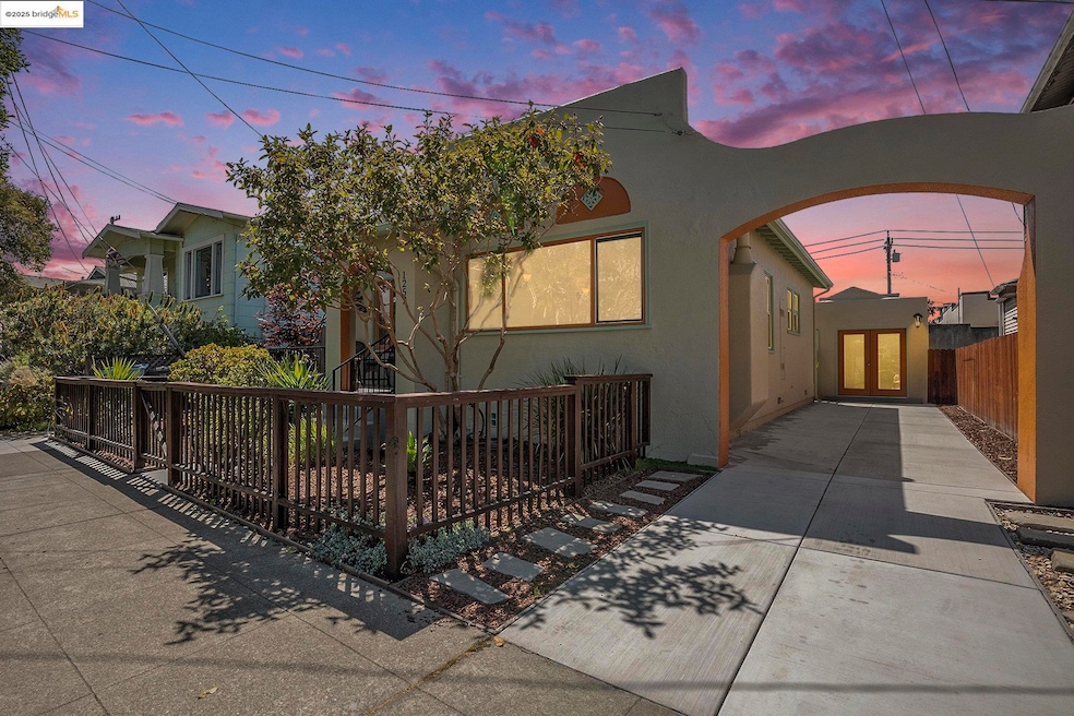 1252 Russell St, Berkeley, CA 94702 - photo 1