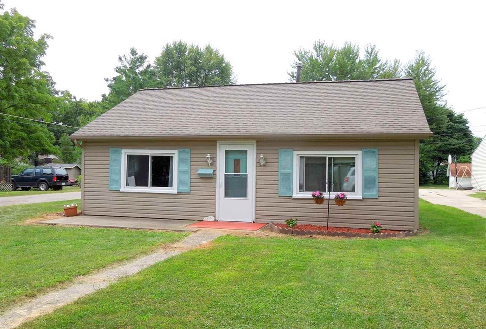 831 Hazel St, Auburn, IN 46706 - photo 1