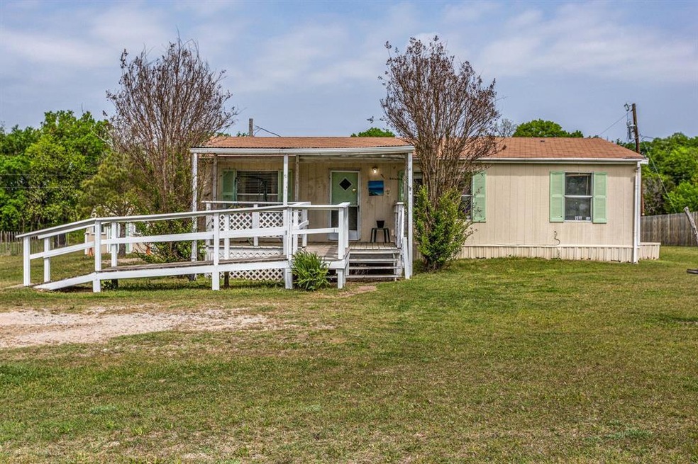 125 Kinbrook Ln, Weatherford, TX 76087 - photo 1