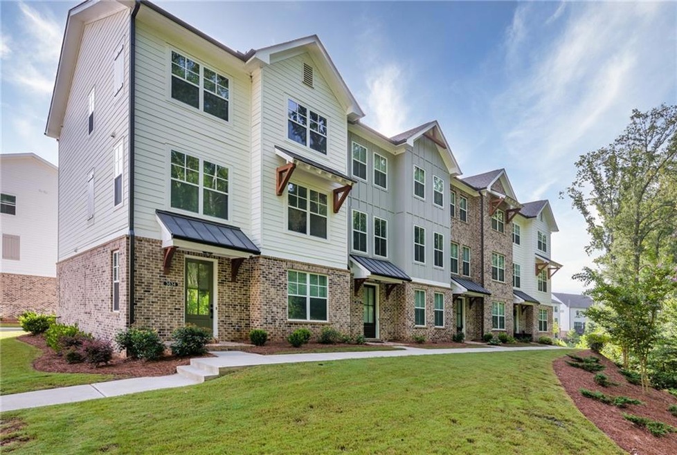 Townhome / multi-family property featuring a front