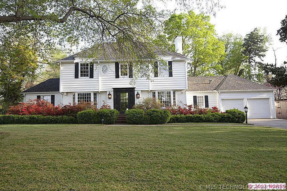Charming traditional home on gorgeous lot in Woody