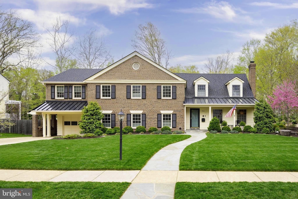 902 Emerald Dr, Alexandria, VA 22308 - photo 1