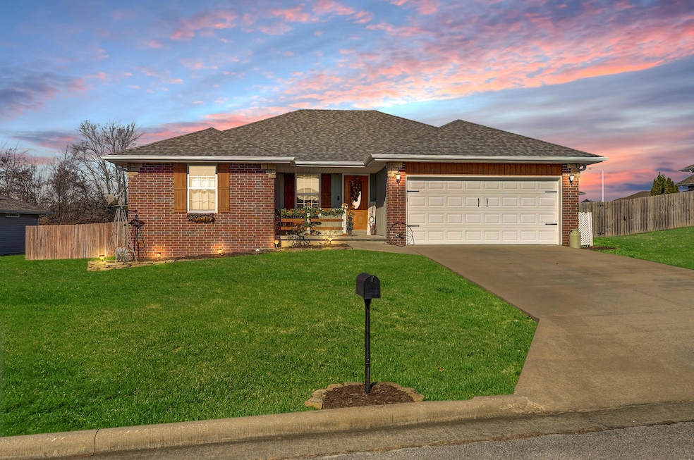 713 W Christopher Dusk