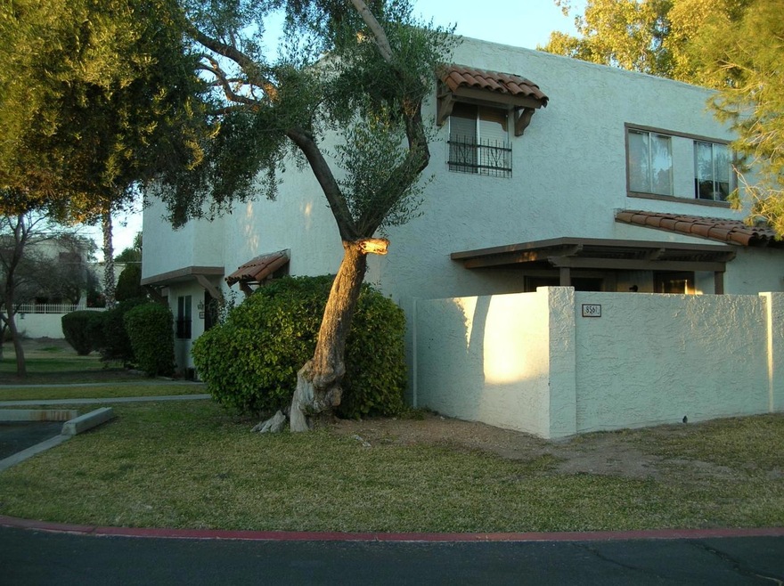 856 E Cochise Dr unit A, Phoenix, AZ 85020 - photo 1