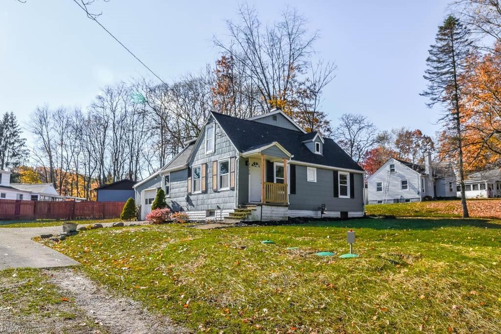 Remodeled 3 bedroom, 2 full bath Cape Cod!