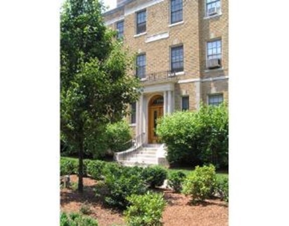 856 Massachusetts Ave unit 2, Cambridge, MA 02139 - photo 1