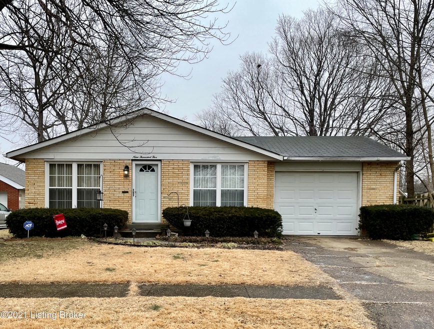 9005 Cinderella Ln, Louisville, KY 40229 - photo 1