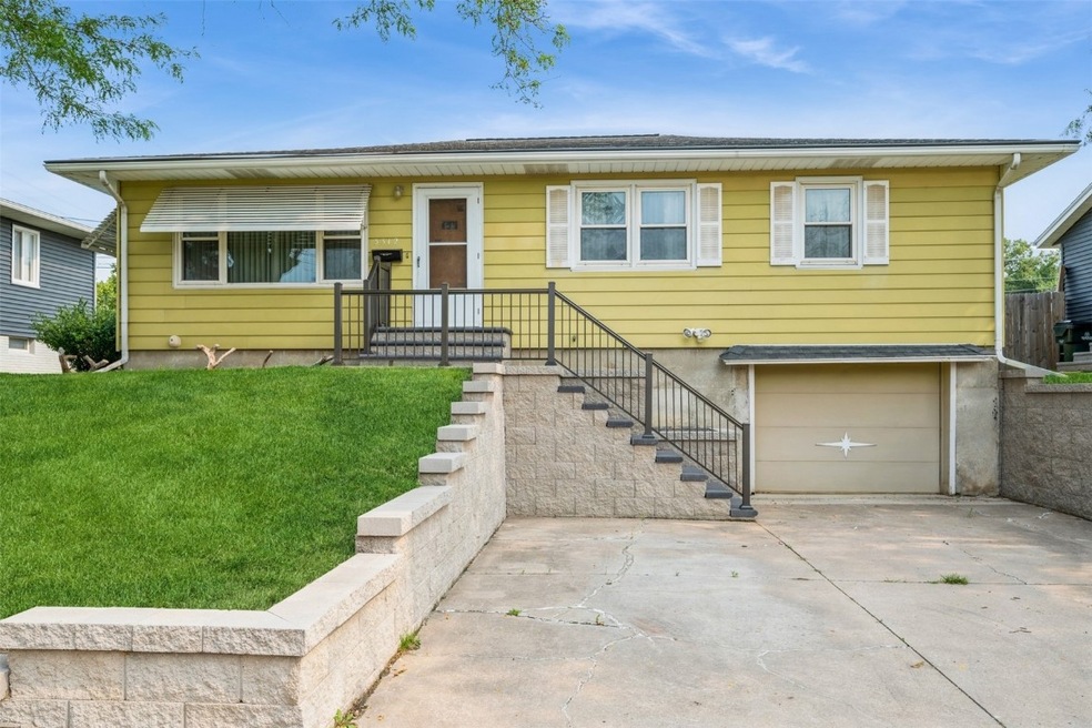 3312 Iris Ave NW, Cedar Rapids, IA 52405 - photo 1