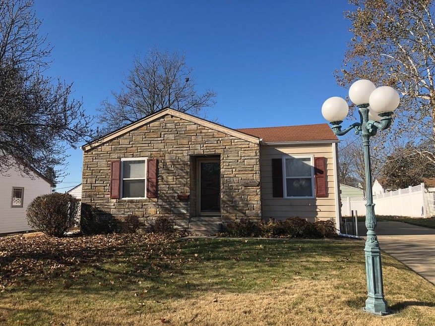 1212 E 33rd Ct, Des Moines, IA 50317 - photo 1