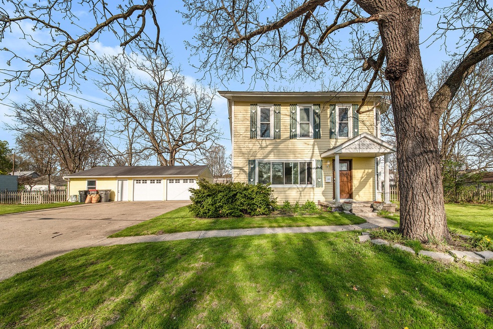 923 N Hudson St SE, Lowell, MI 49331 - photo 1