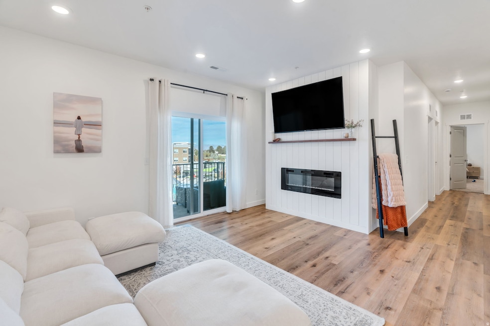 2342 E 830 S unit 25, Spanish Fork, UT 84660 - photo 1