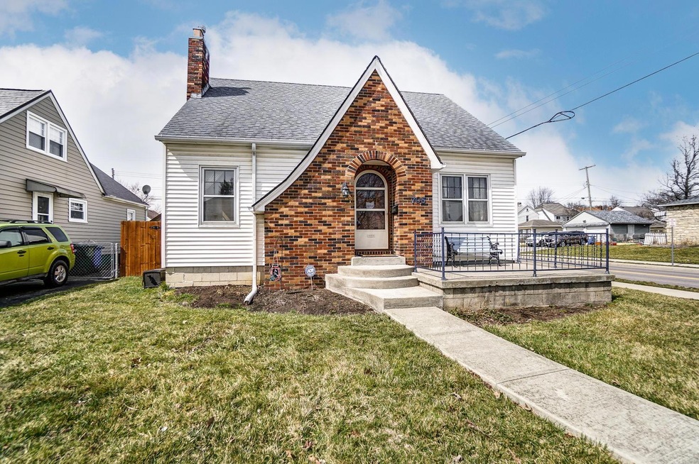 705 Chestershire Rd, Columbus, OH 43204 - photo 1