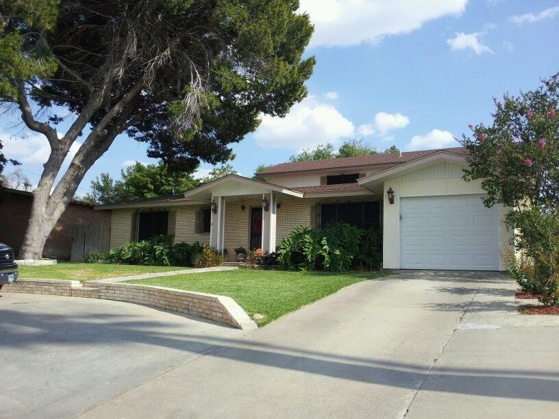 2217 E Montgomery St, Laredo, TX 78043 - photo 1