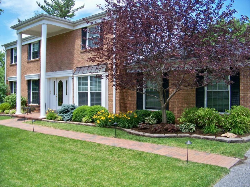 WONDERFUL CURB APPEAL IN VERY NICE NEIGHBORHOOD IN THE LINDBERGH SCHOOL DISTRICT!