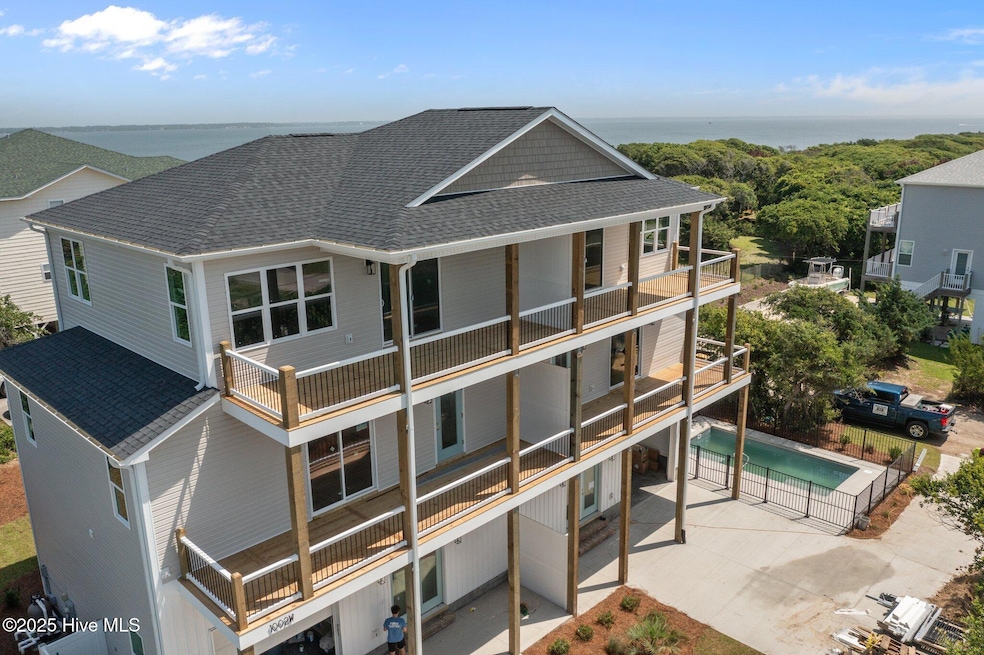 1002 Emerald Dr East