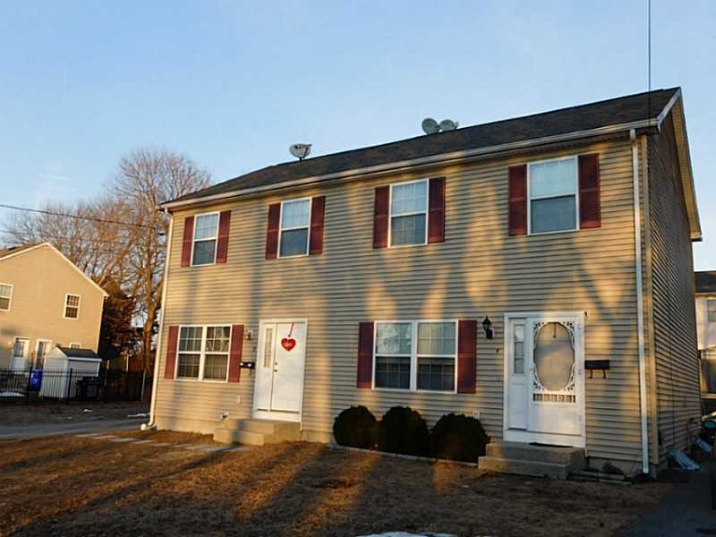 4 Garvey Ct unit 4, Central Falls, RI 02863 - photo 1