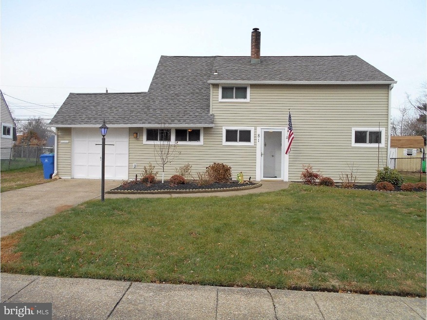81 Roundwood Ln, Levittown, PA 19055 - photo 1