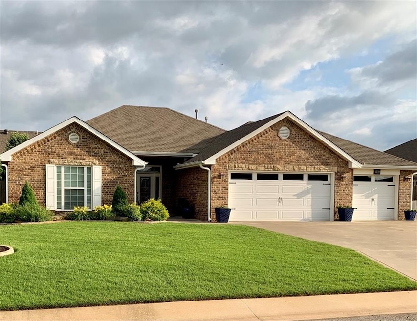 1955 Glenbrook Dr, Shawnee, OK 74804 - photo 1