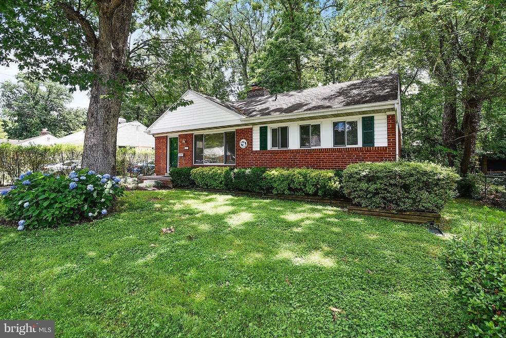 10813 Maple St, Fairfax, VA 22030 - photo 1