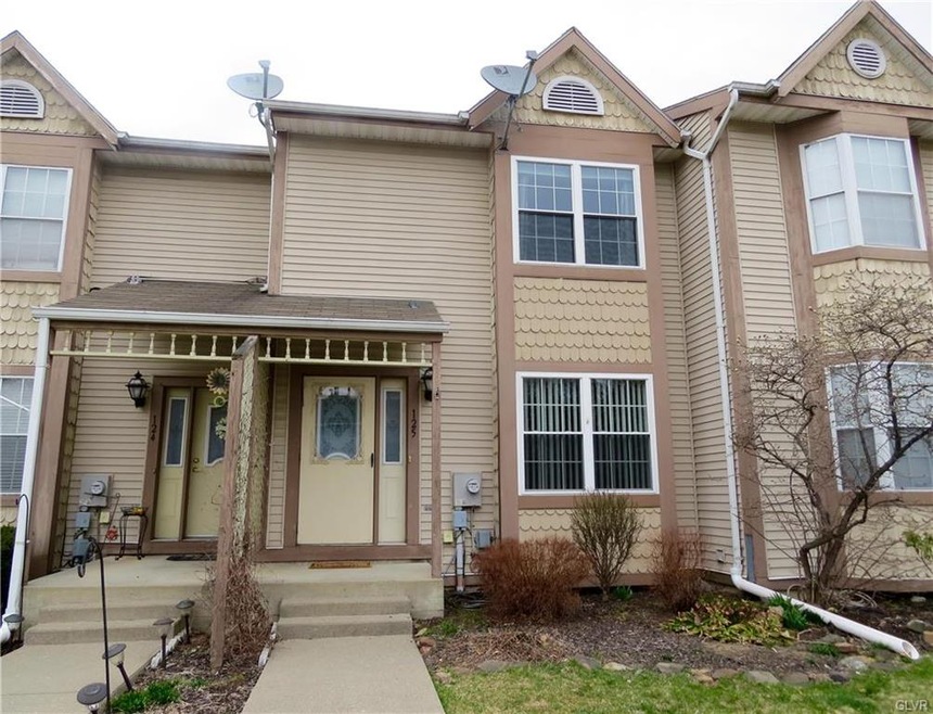 125 Commonwealth Dr, Bethlehem, PA 18020 - photo 1