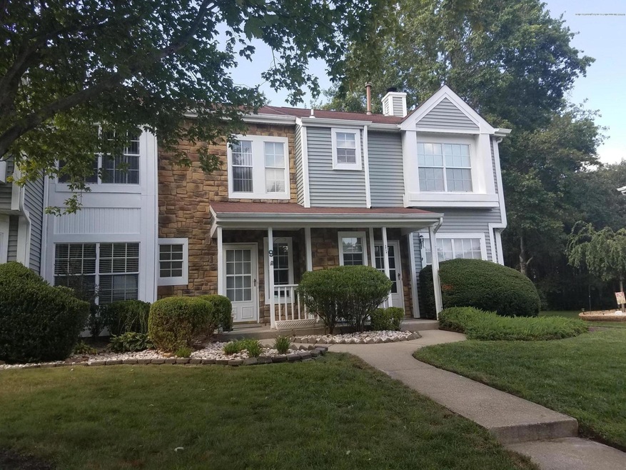 9 Horseshoe Ct unit 25, Tinton Falls, NJ 07753 - photo 1