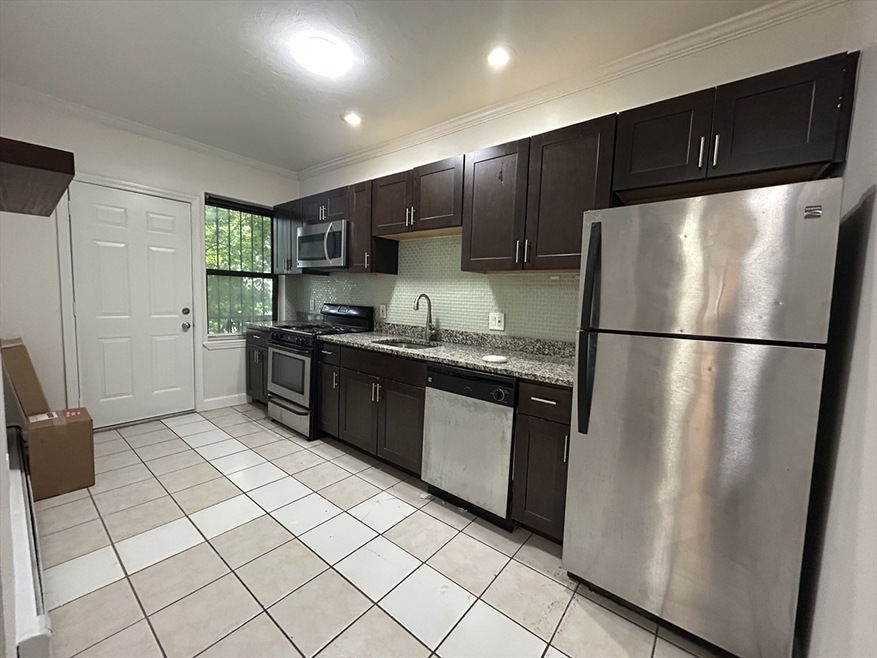 435 Walnut Ave unit 3, Roxbury, MA 02119 - photo 1