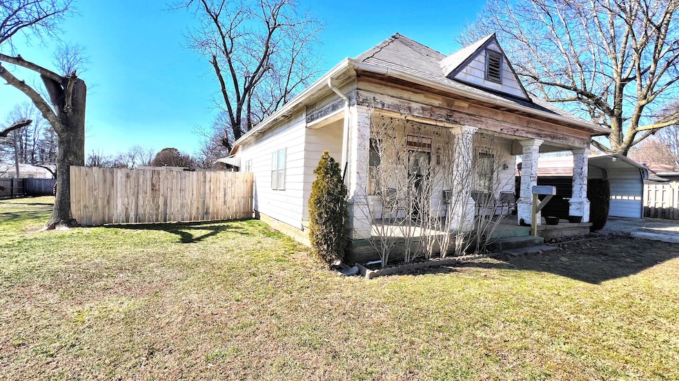 802 1st Ave, Monett, MO 65708 - photo 1