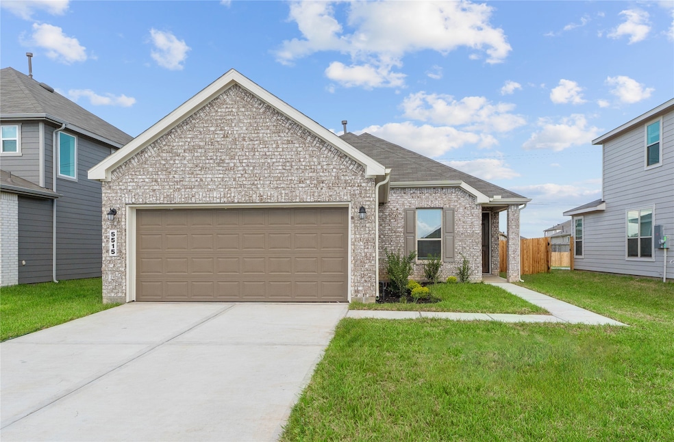 5515 Blackbird Ln, Hitchcock, TX 77568 - photo 1