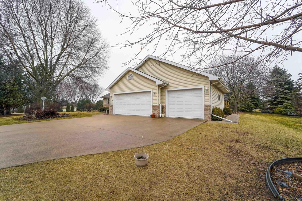 N9562 Noe Rd, Appleton, WI 54915 - photo 1