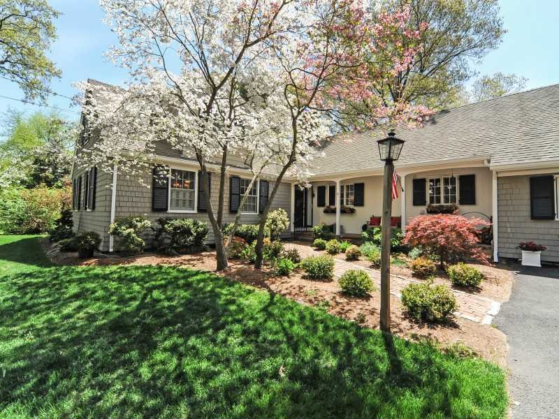 8 Knapton St, Barrington, RI 02806 - photo 1