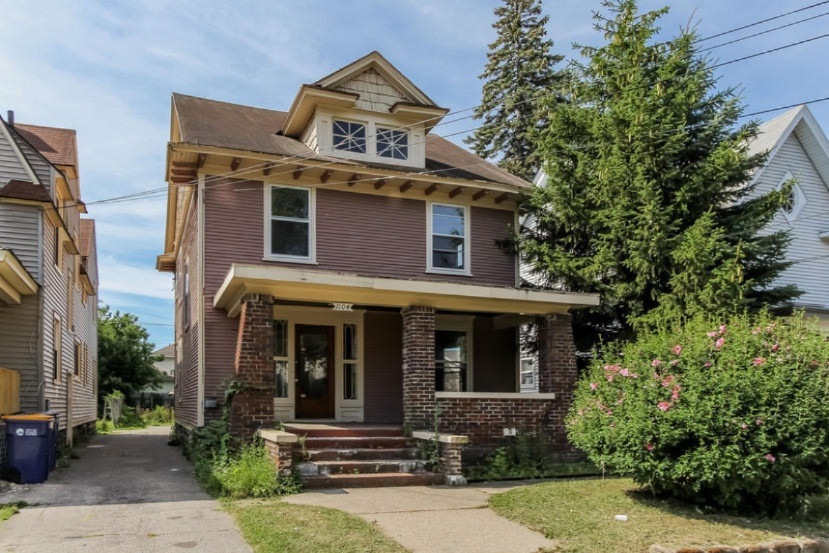 001-Front_View-1929521-small
