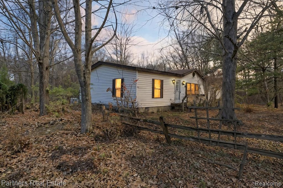 10836 Tuthill Rd, South Lyon, MI 48178 - photo 1