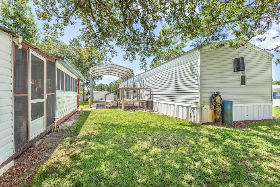 2183 Oak St, Carrabelle, FL 32322 - photo 1