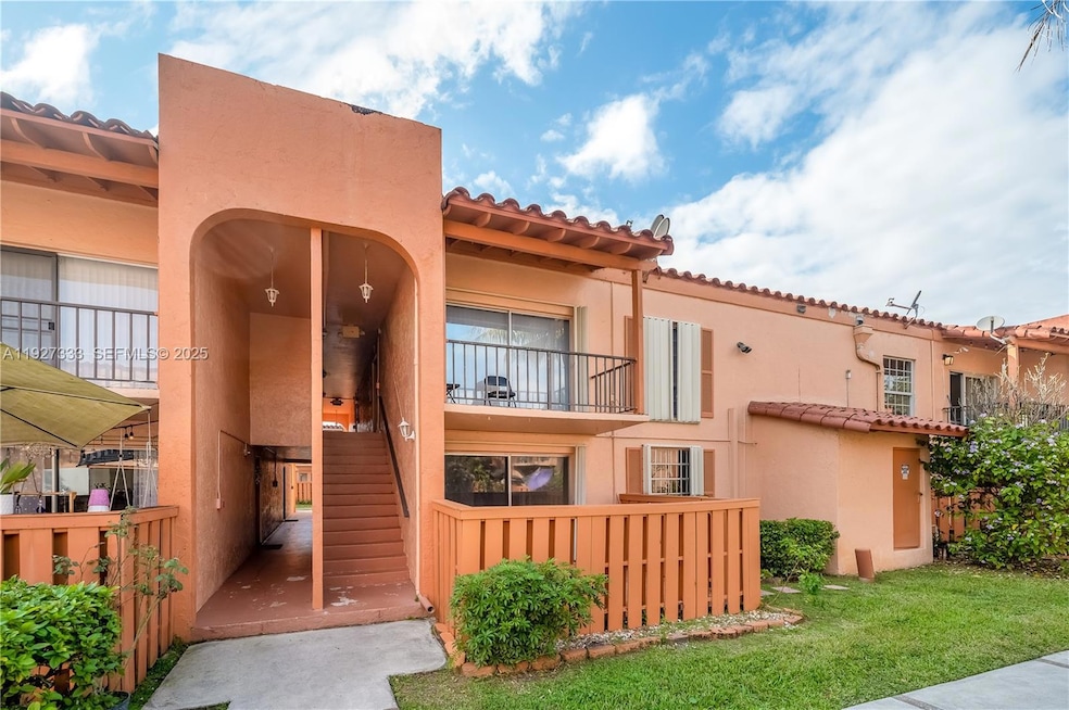 7160 Fairway Dr unit J7, Miami Lakes, FL 33014 - photo 1