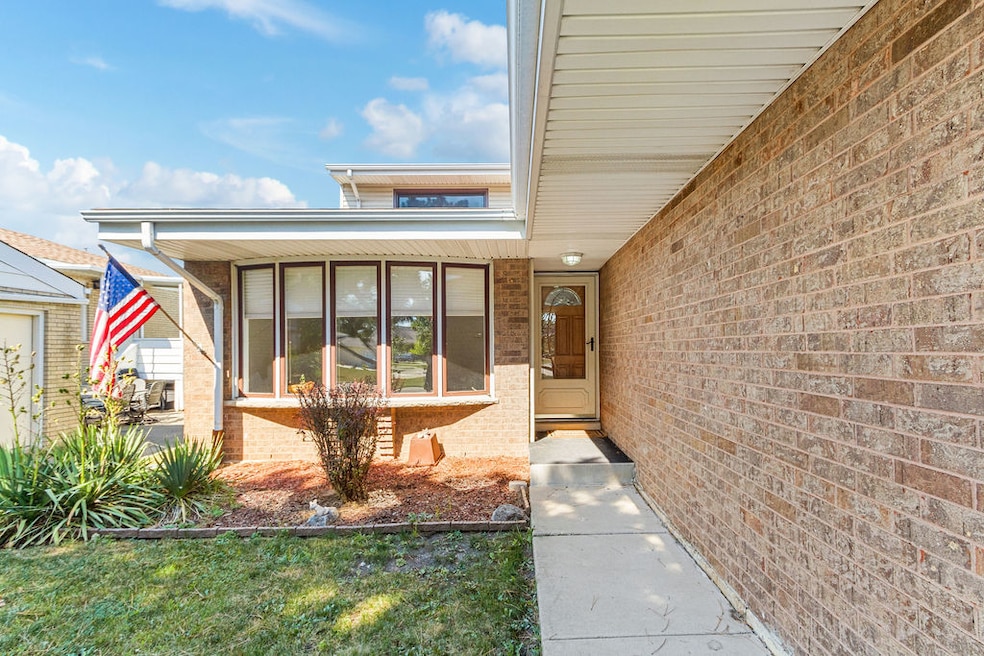 269 W Kimbell Ave, Elmhurst, IL 60126 - photo 1