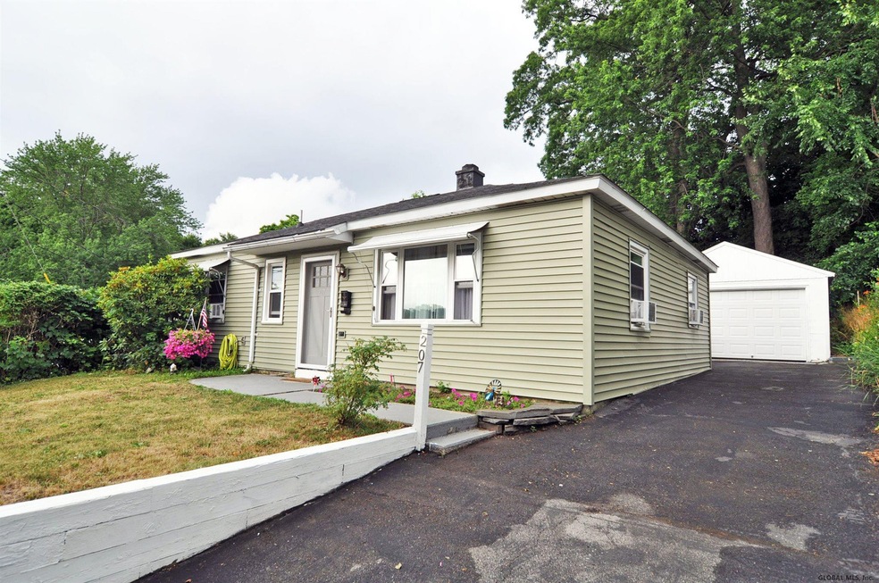 207 Washington Ave E, Rensselaer, NY 12144 - photo 1