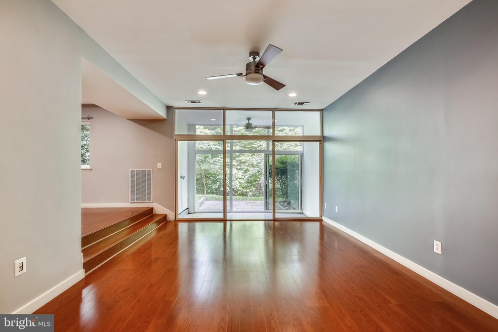 1663 Parkcrest Cir unit 100, Reston, VA 20190 - photo 1