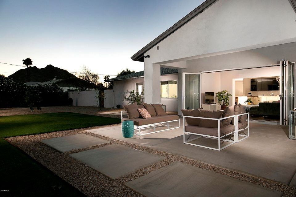 6851EParadisePkwy033