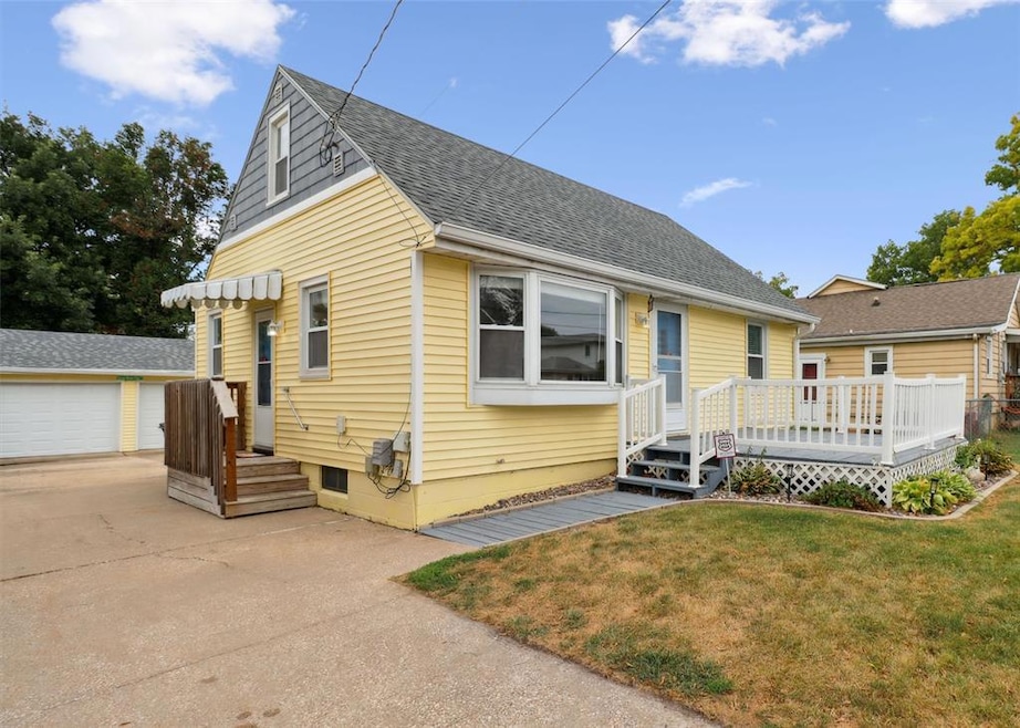 2322 E 39th St, Des Moines, IA 50317 - photo 1