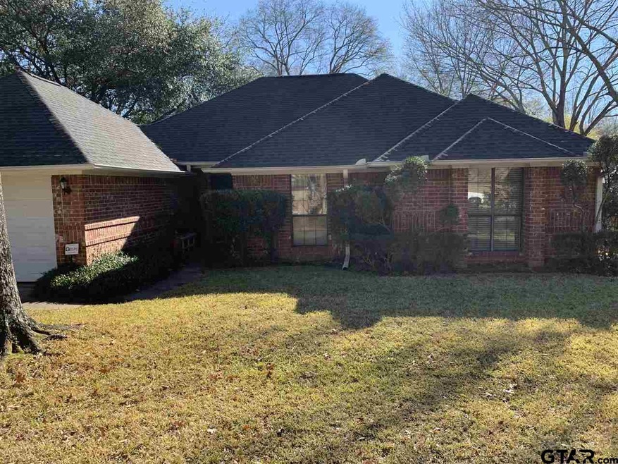 913 913 Beth Dr, Tyler, TX 75707 - photo 1