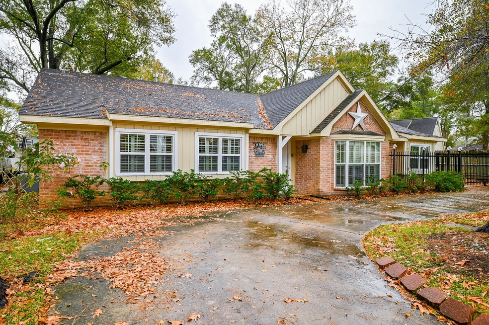 7206 Bayou Oaks Dr, Houston, TX 77088 - photo 1