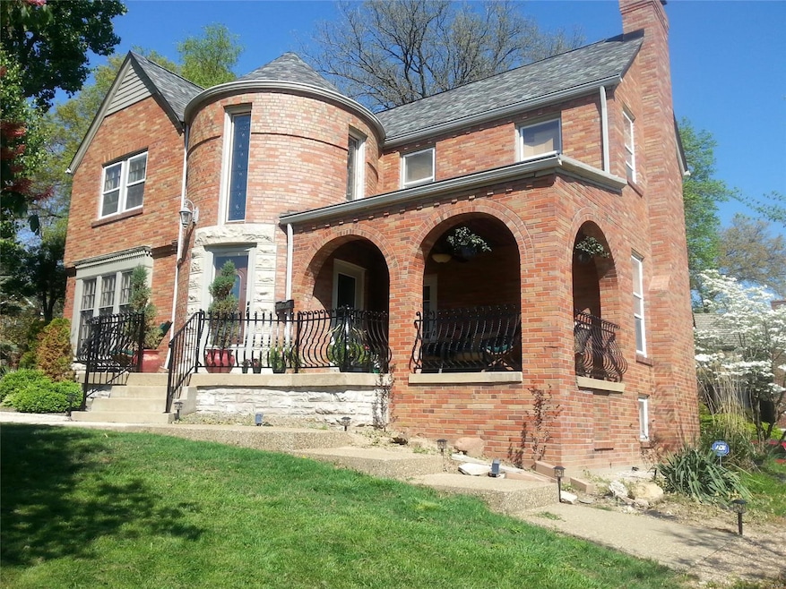 Welcome home to this unique home at 7219 Canterbur