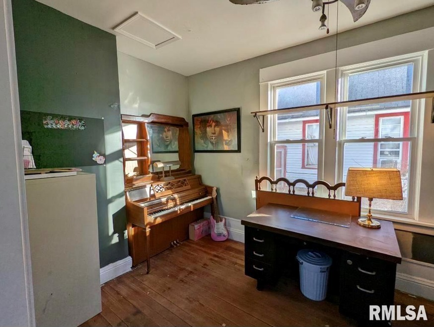 1503 14 1 2th St, Rock Island, IL 61201 - photo 1